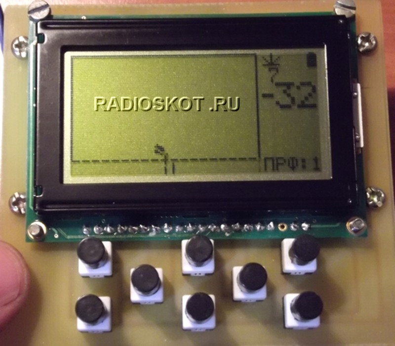 Металлодетектор Спектр оборудован большим LCD дисплеем 1