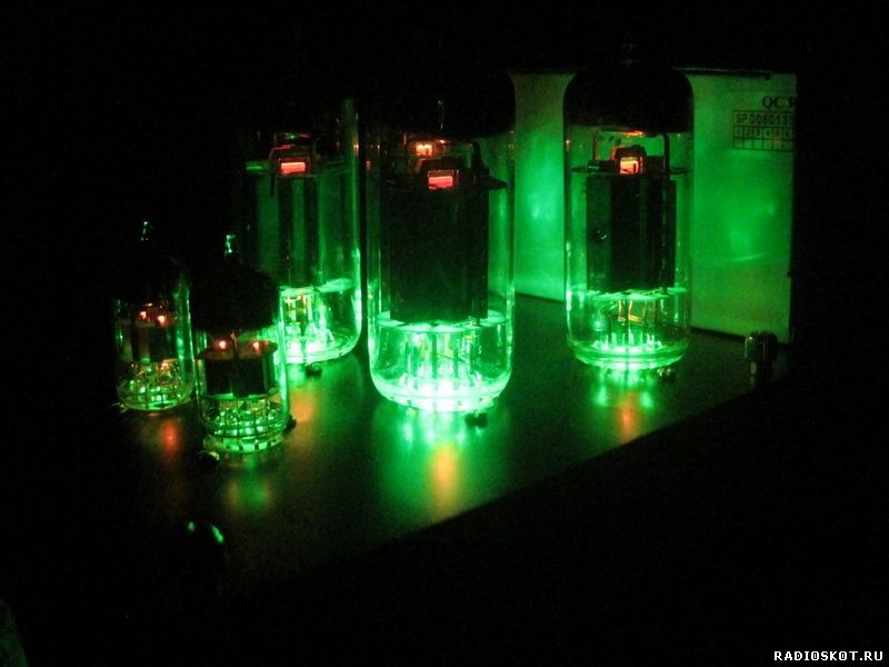 Зелёная подсветка лампового усилителя