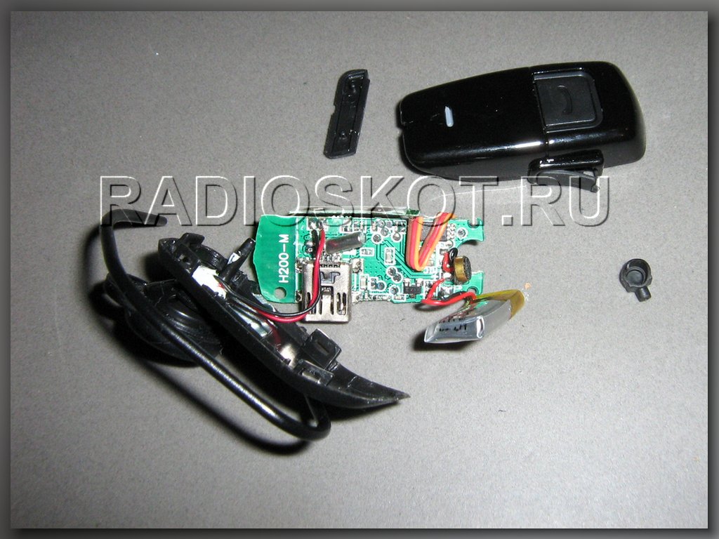 разобранная гарнитура Bluetooth