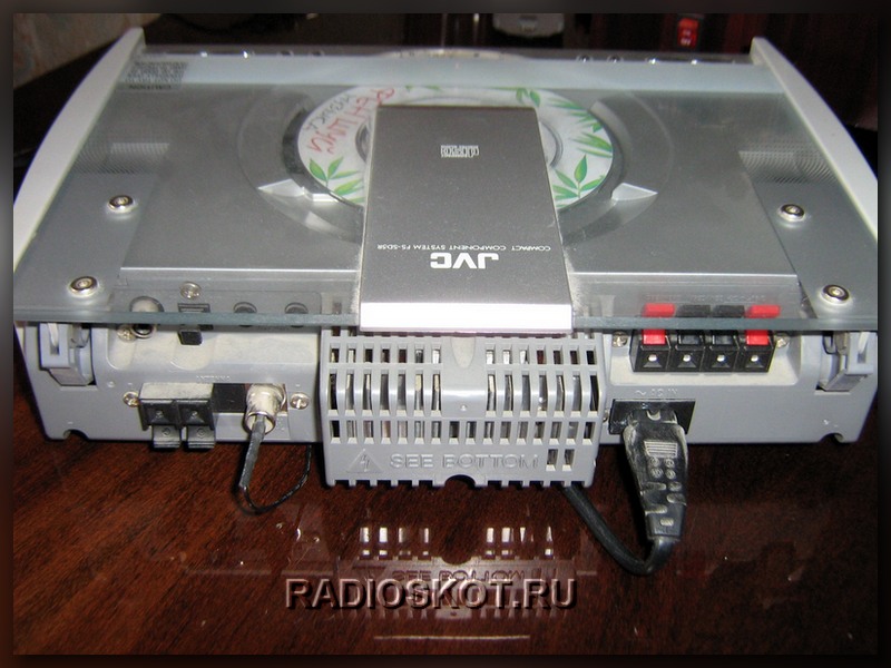 Задняя панель CD плеера JVC FS-SD5R
